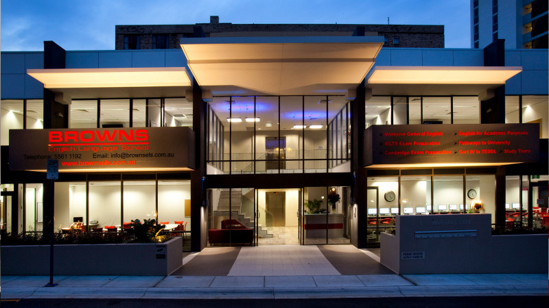 Browns-Gold-Coast-Entrada-da-Escola