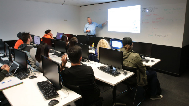 Greenwich-Management-Sydney-Estudantes-durante-aula