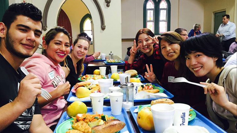 ILSC-Sydney-Estudantes-Almocando