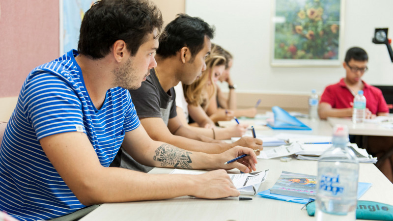 Milner-Perth-Estudantes-durante-Aula