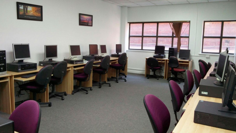 Australia-Adelaide-College-Laboratorio-de-Informatica