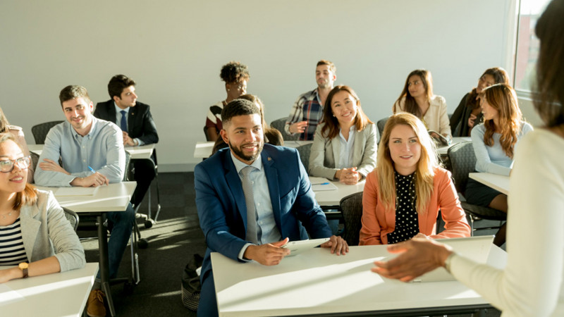 Kaplan-Business-School-Melbourne-Estudantes-durante-Aula