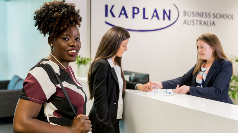 Kaplan-Business-School-Melbourne-Recepcao-do-Colegio