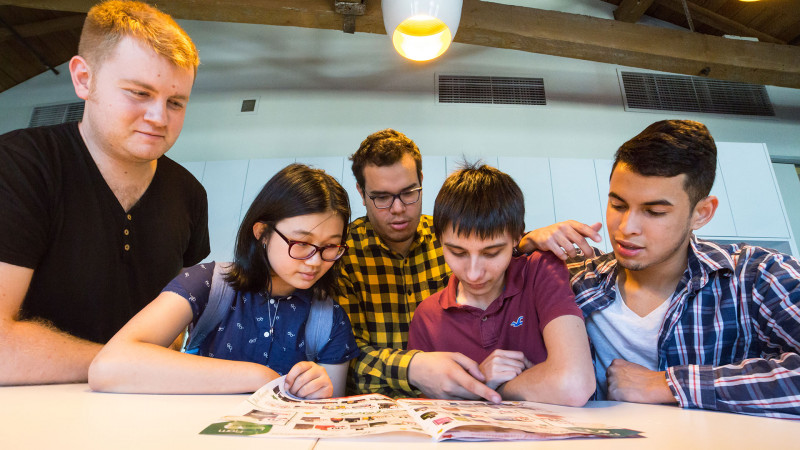 AIT-Melbourne-Estudantes-e-Revista