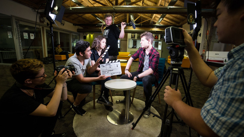 AIt-Melbourne-Estudantes-em-Gravacao